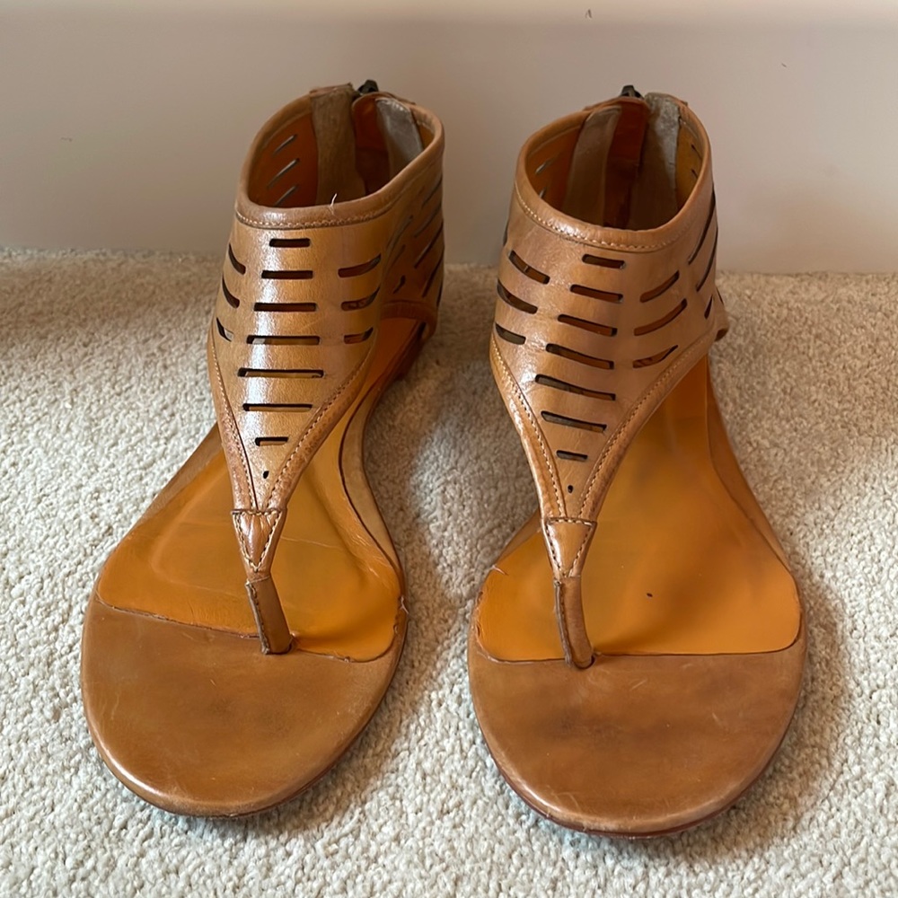 Pour La Victoire  Sandals Size 8